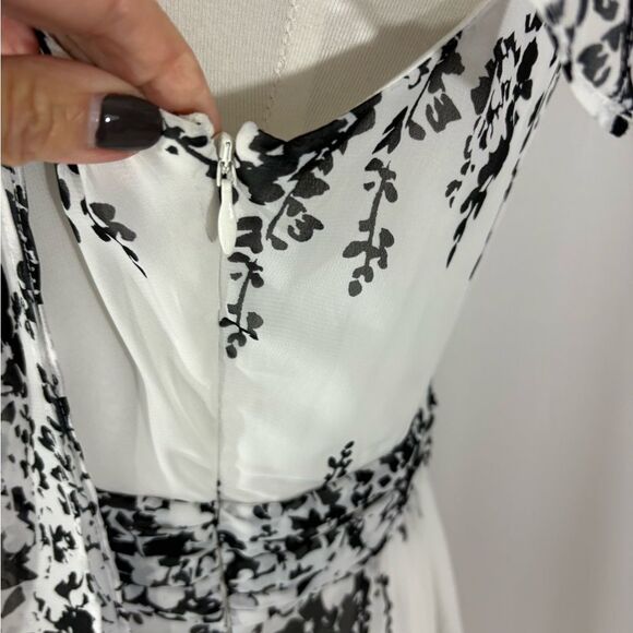 Jessica Simpson Black and White Abstract Floral Print Midi Dress - Picture 6 of 10